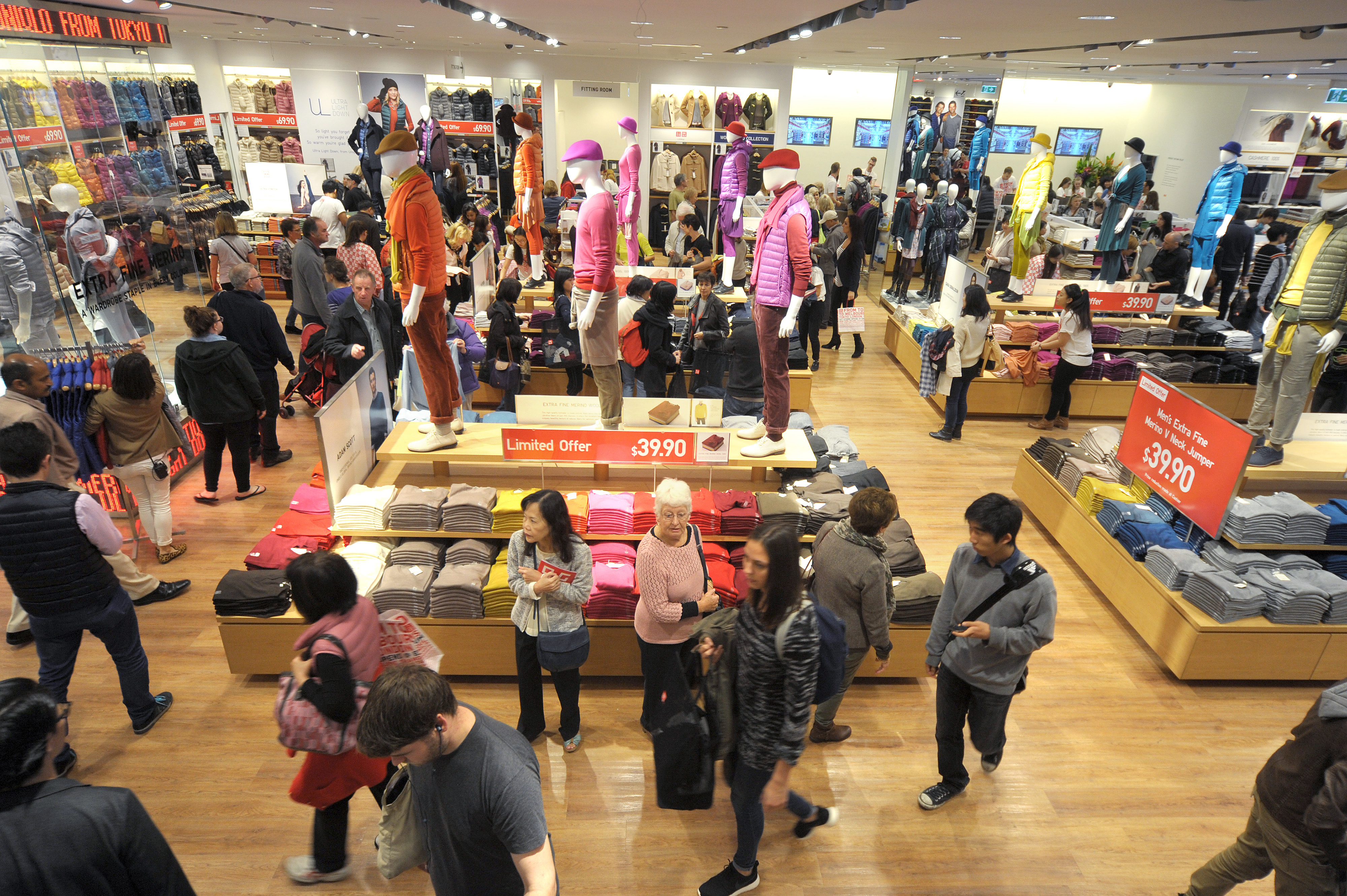 0eb4d4abdb21f588c3c241de5ae458c8 Fast Retailing's Uniqlo Opens First Store in Australia