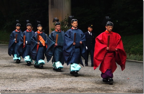 3ee5d82d2a6495943ccad34669e23087 meiji-jingu-shinto-priests-ruschena