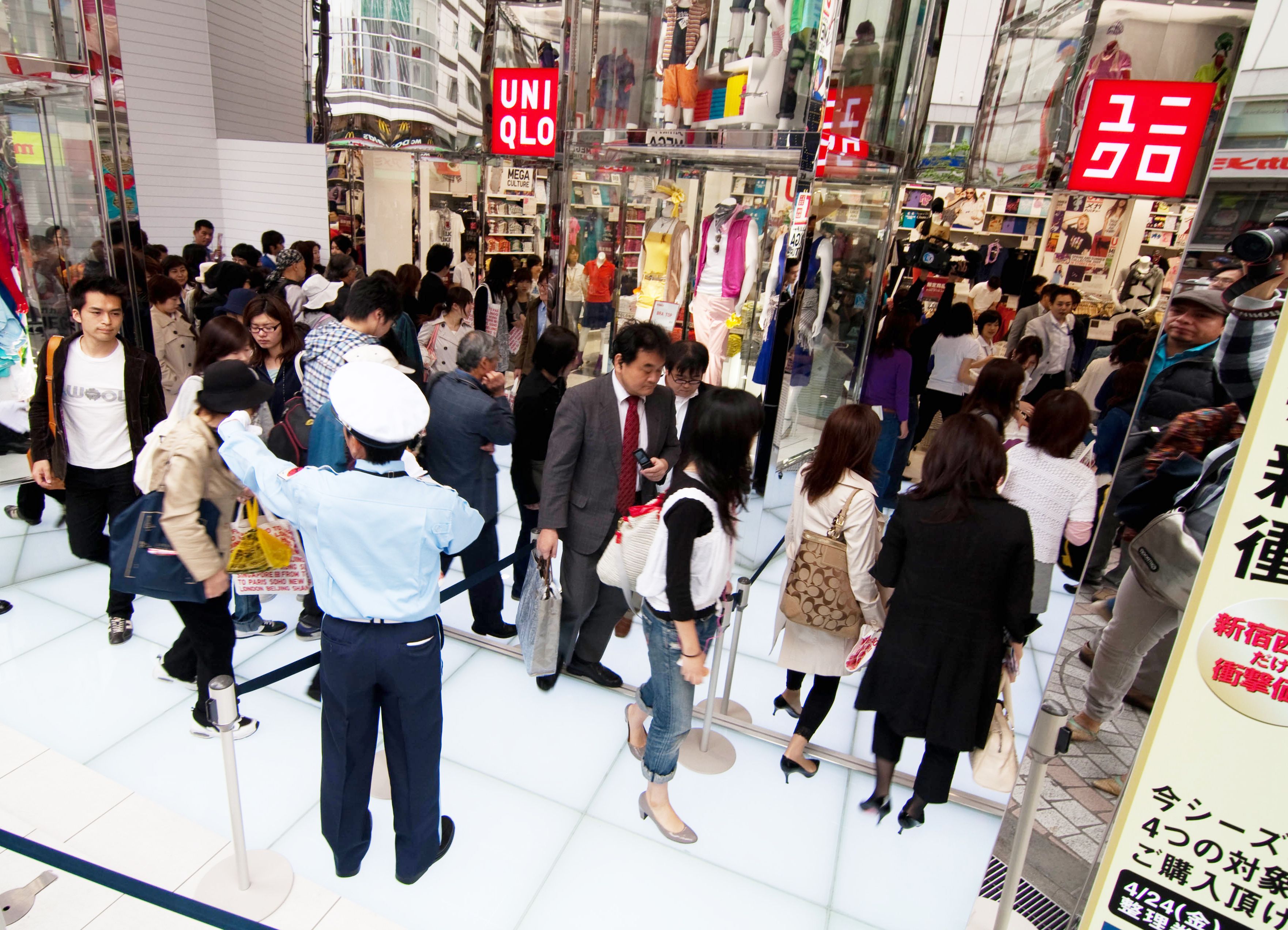 6c275703ed61afe3eb1661bb818ed935 Uniqlo 03