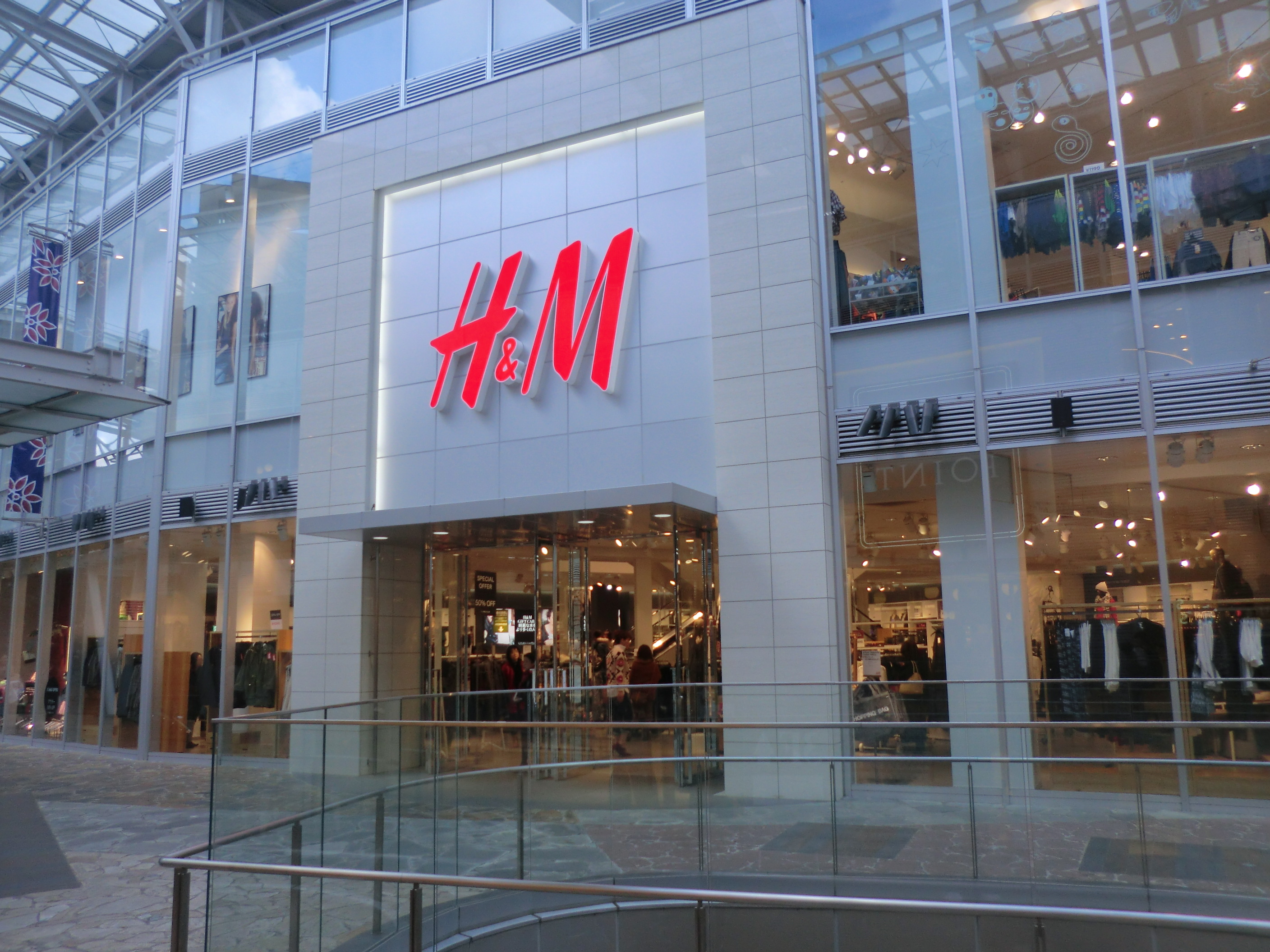 fad47b40b9fa779ca435b26e32d31f28 H&M 00
