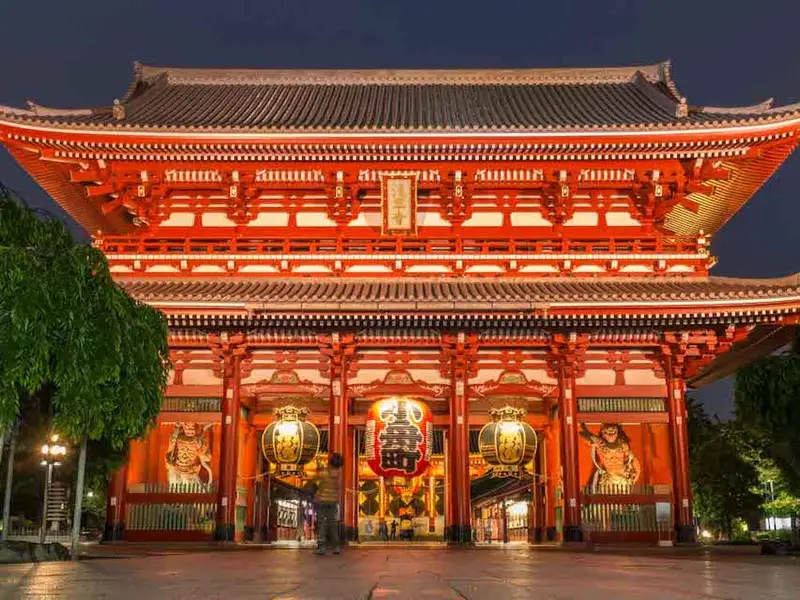 Đền Sensoji – ngôi đền cổ kính giữa lòng đô thị hiện đại | Nguồn: Traveloka